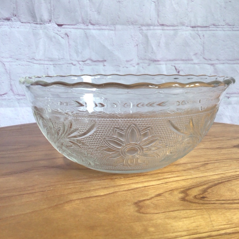 Vintage Anchor Hocking Sandwich Pattern Clear Glass Bowl